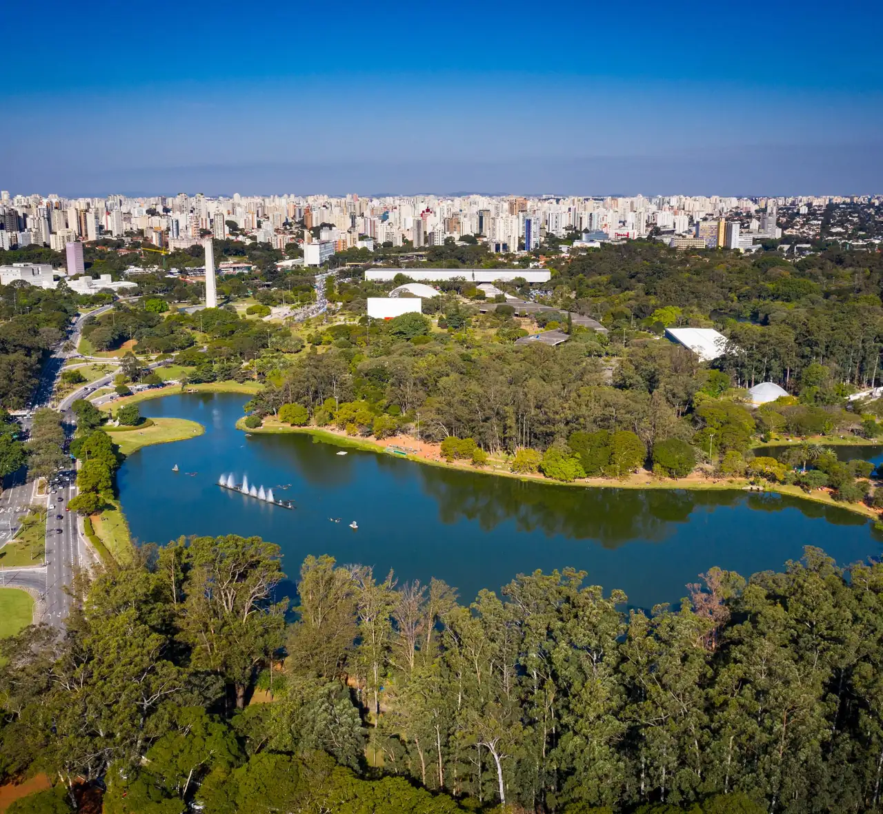 Vista aérea do Parque Ibirapuera, vizinho a Moema